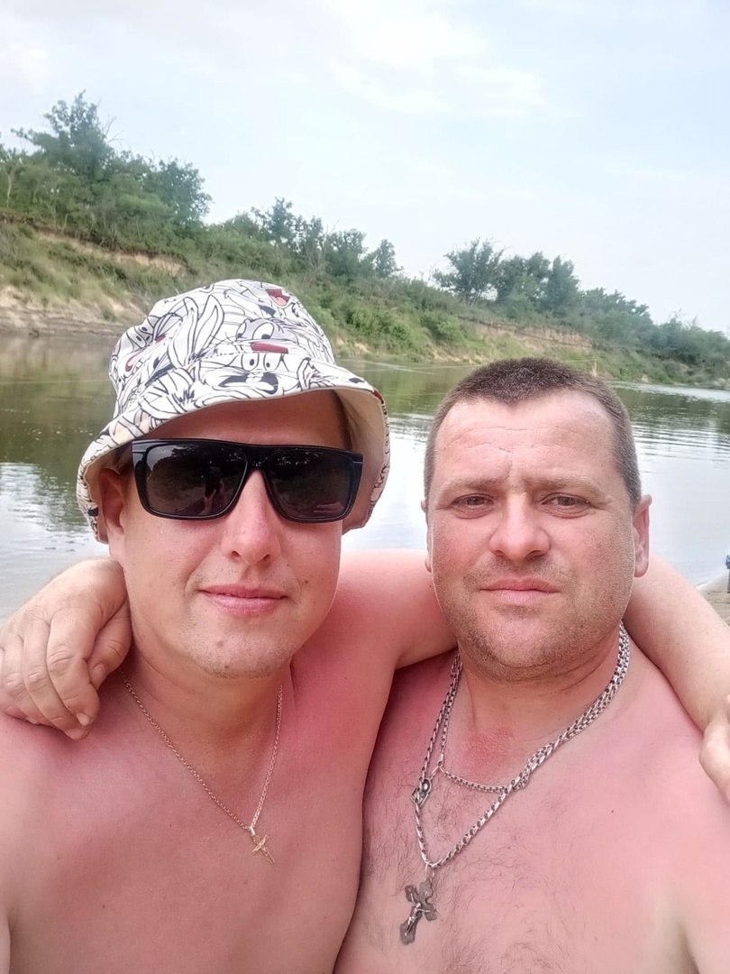 Всем доброго утра, друзья 👋 Вчера были с товарищем на Медведице. Эх, и сгорели мы конечно😮🤦, не снимайте джерси на рыбалке ни в коем случае 🤣, а то будете мучиться потом | Сетка — социальная сеть от hh.ru