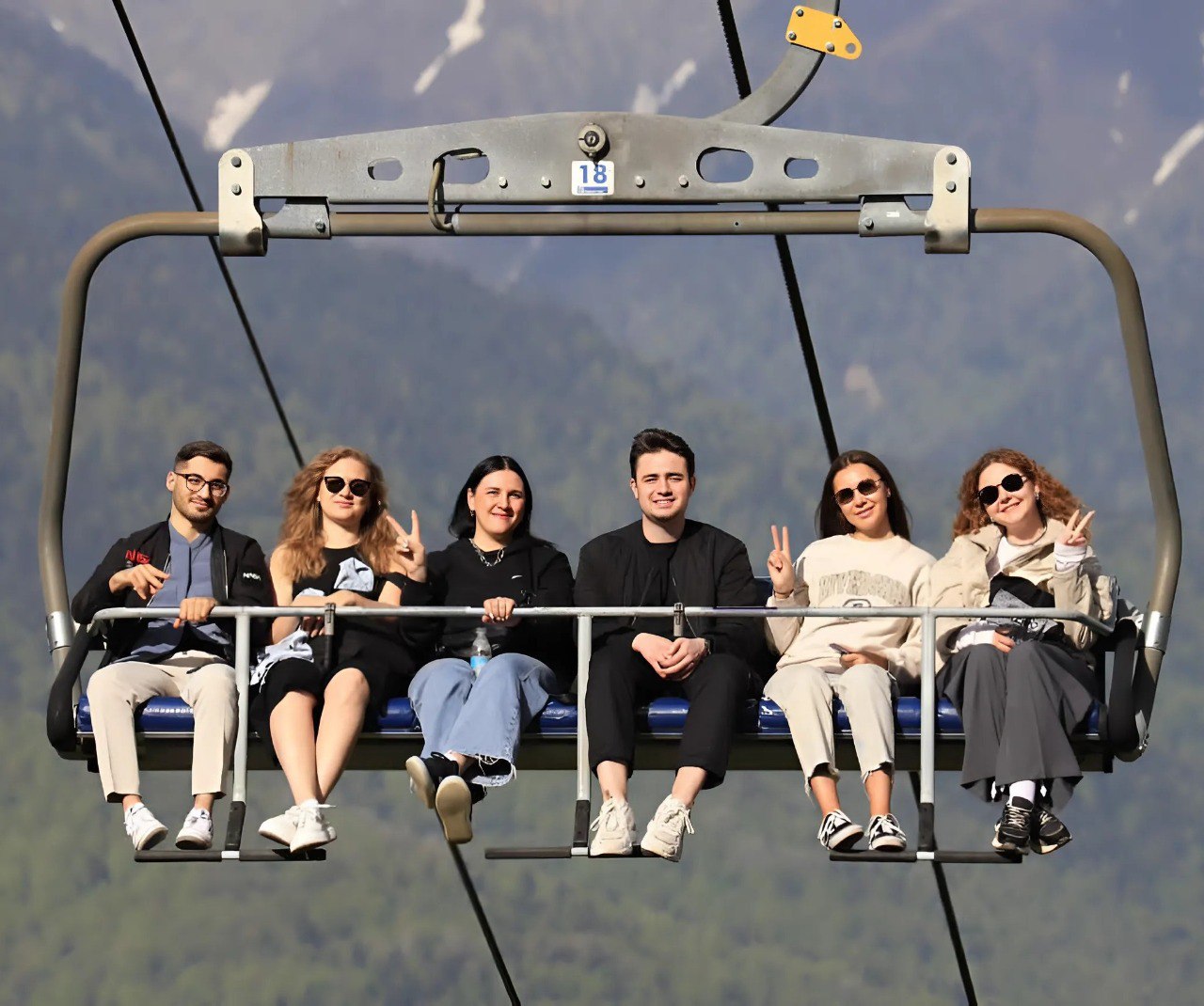 Путешествие ADMOS и Portobello в Сочи: энергия роста, экспертность и вдохновение! 🧡
Представьте: море, горы, потрясающая энергия и лучшие из лучших — так проходило наше невероятное путешествие в Сочи!... | Сетка — социальная сеть от hh.ru