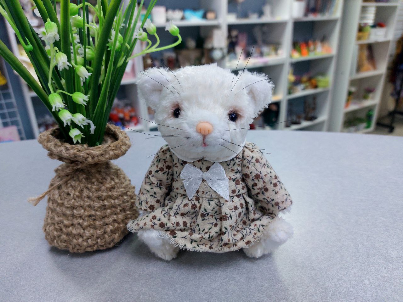🐱💖 УНИКАЛЬНЫЙ КОТИК РУЧНОЙ РАБОТЫ
Этот 12-см очаровашка в платьице в цветочек — не просто игрушка, а маленький лучик тепла!
✨Почему он станет вашим любимцем?

Идеальный размер — поместится на ладошке ... | Сетка — социальная сеть от hh.ru