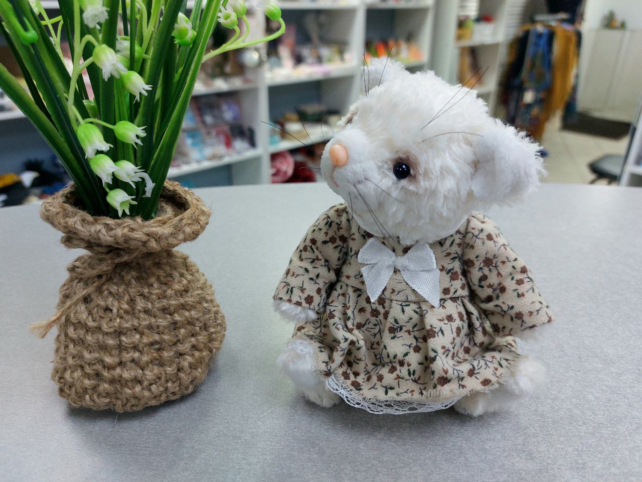 🐱💖 УНИКАЛЬНЫЙ КОТИК РУЧНОЙ РАБОТЫ
Этот 12-см очаровашка в платьице в цветочек — не просто игрушка, а маленький лучик тепла!
✨Почему он станет вашим любимцем?

Идеальный размер — поместится на ладошке ... | Сетка — социальная сеть от hh.ru