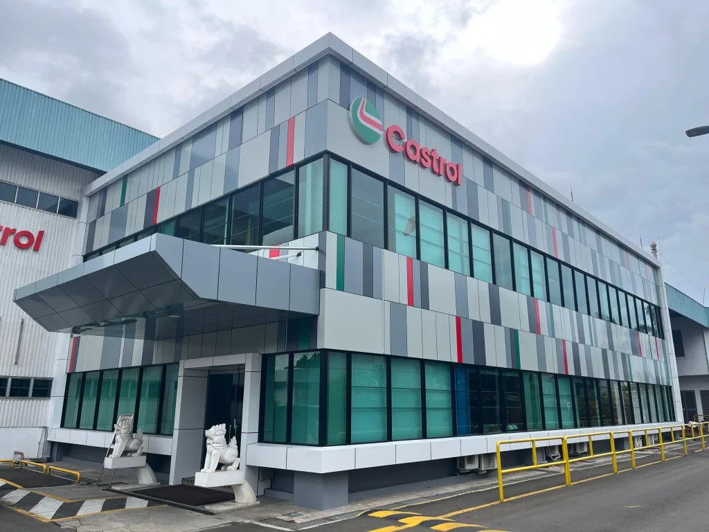 Castrol запускает сервис поддержки жидкостного охлаждения для ЦОД
Компания Castrol представила сервис по управлению оборотом охлаждающих жидкостей для дата-центров, переходящих на жидкостное охлаждени... | Сетка — социальная сеть от hh.ru