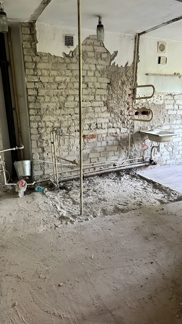 Доброго дня. Дайте совет хочу перенести стояк горячей воды по полу на металле не заужая диаметр трубы , труба дюймовая . А вернуть к соседям по потолку . Дом 5 этажный . 3 этаж | Сетка — социальная сеть от hh.ru