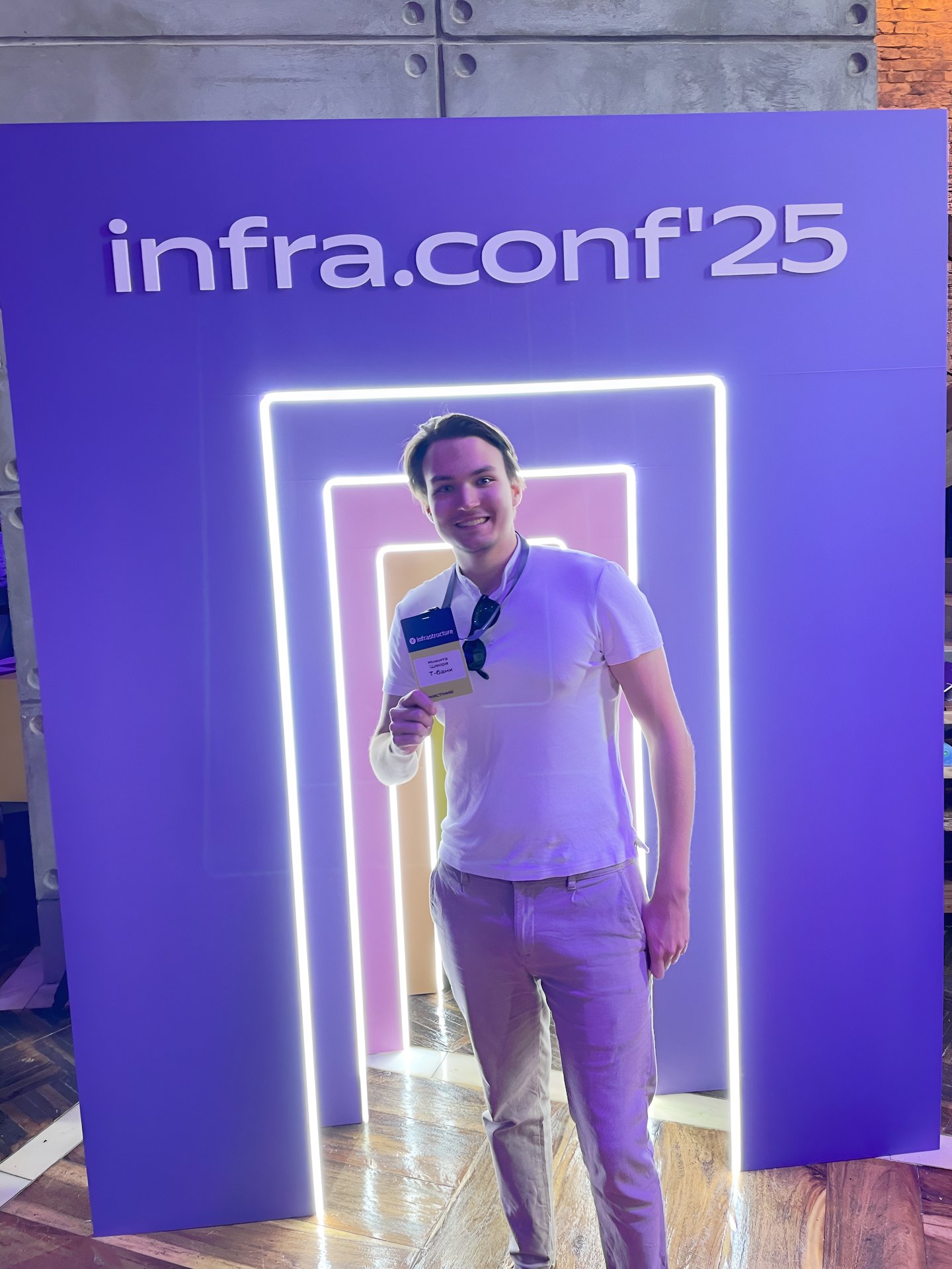 Конференция infra.conf 2025
В четверг ездил на конференцию от Яндекса infra.conf. Хочу сделать пачку постов на эту тему.
Если оценивать по 10-бальной шкале, то это 8/10 | Сетка — социальная сеть от hh.ru