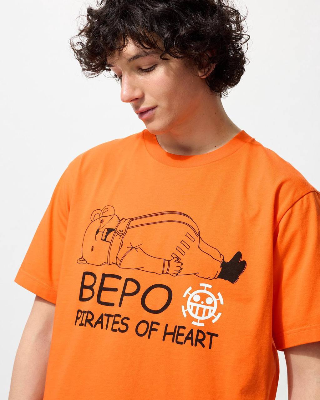 Ооо, Uniqlo снова выкатил коллекцию тишек по One Piece! В этот раз принты взяли из архива Uniqlo. Дроп назначен на 9 июня.
Первая с отсылкой на The Beatles — шедевр 😍 | Сетка — социальная сеть от hh.ru