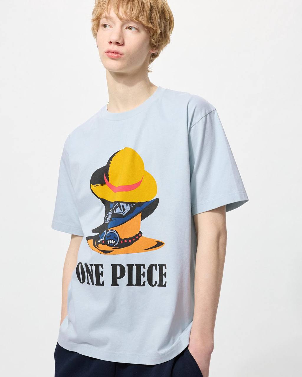 Ооо, Uniqlo снова выкатил коллекцию тишек по One Piece! В этот раз принты взяли из архива Uniqlo. Дроп назначен на 9 июня.
Первая с отсылкой на The Beatles — шедевр 😍 | Сетка — социальная сеть от hh.ru