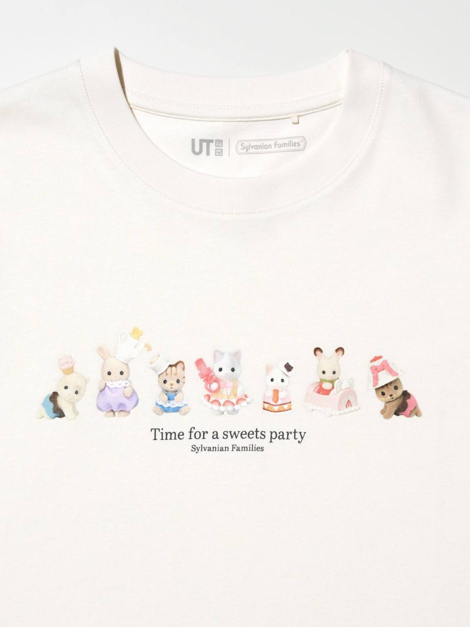 Uniqlo выпустит коллабу c японскими игрушками Sylvanian Families. В дропе — несколько милых футболок, продажи стартуют в августе.
не хватает только мемных фраз вроде «пакеда, фуфелы» 😵 | Сетка — социальная сеть от hh.ru
