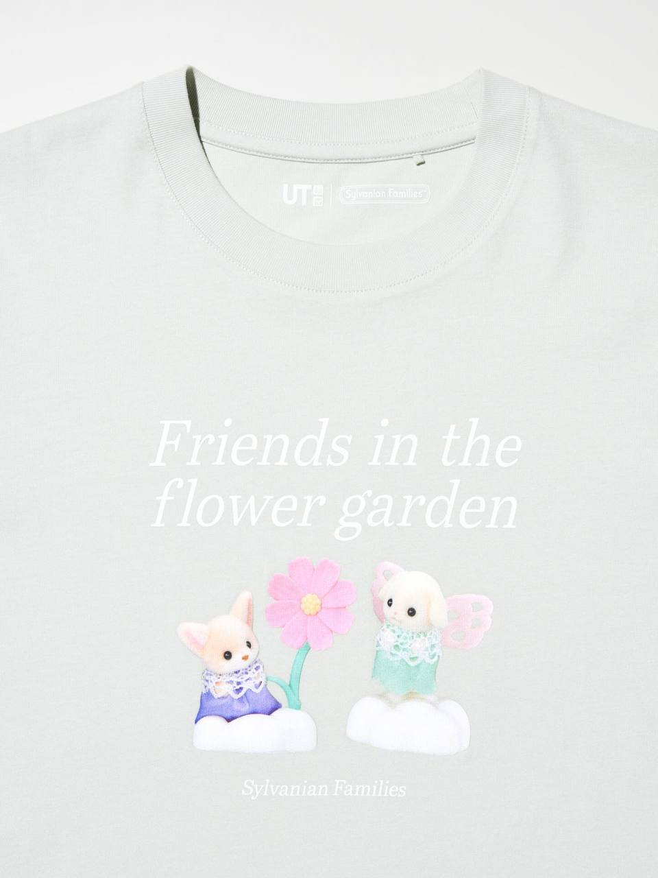 Uniqlo выпустит коллабу c японскими игрушками Sylvanian Families. В дропе — несколько милых футболок, продажи стартуют в августе.
не хватает только мемных фраз вроде «пакеда, фуфелы» 😵 | Сетка — социальная сеть от hh.ru