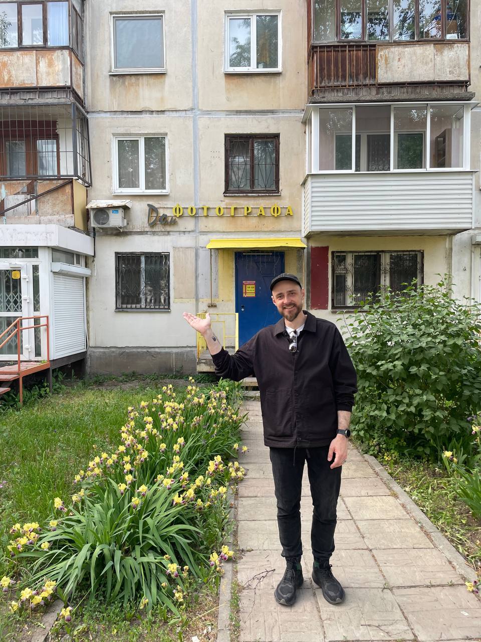 Моё первое место работы. Кнопка cntrl перезагружала компьютер, а я работал в фотошопе, кнопка эта блядская здесь база. Ты нажимаешь на неё каждые 10 секунд | Сетка — социальная сеть от hh.ru
