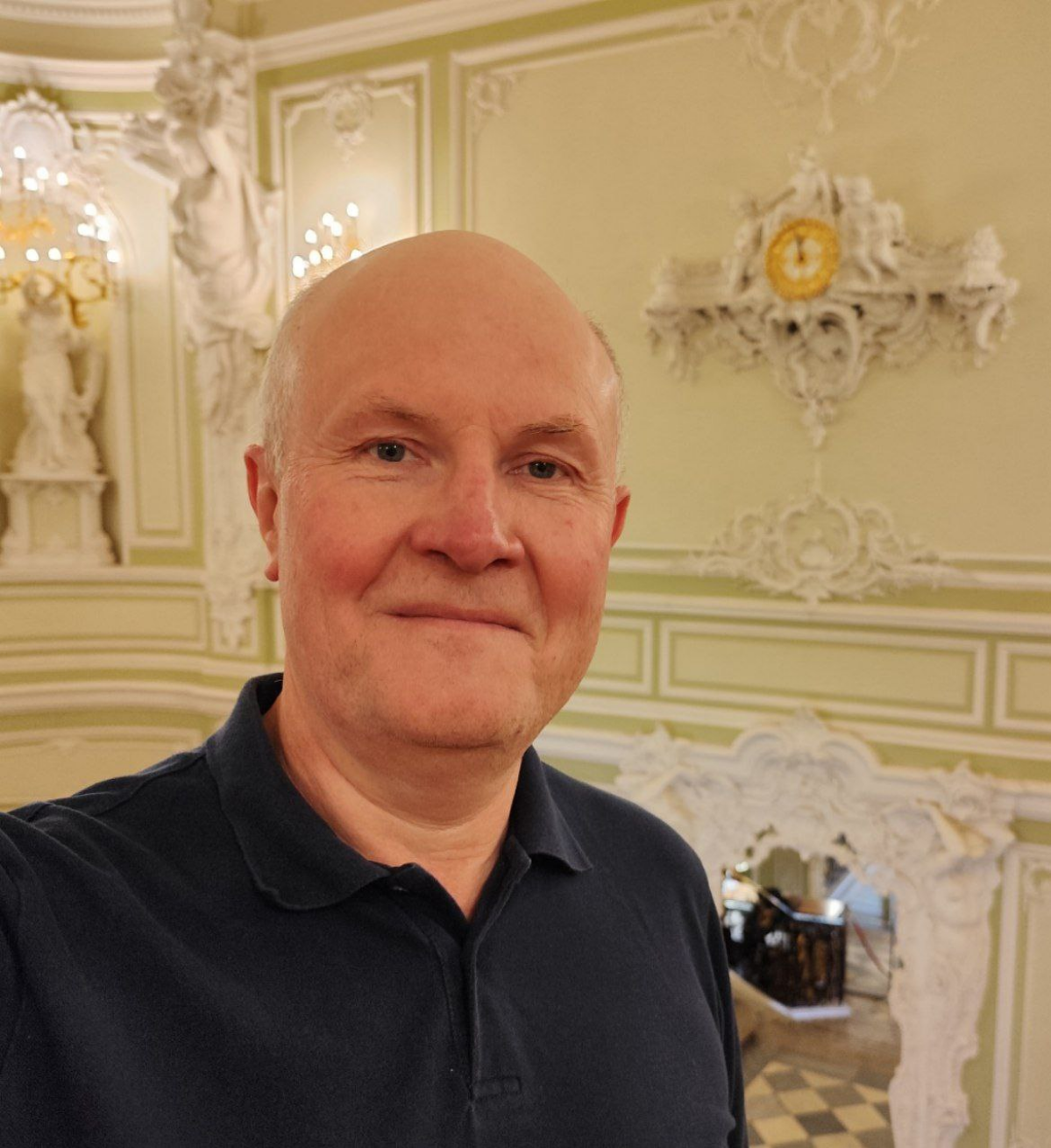 Ложь себе — самая дорогая валюта. Ты платишь ею каждый день. | Сетка — социальная сеть от hh.ru