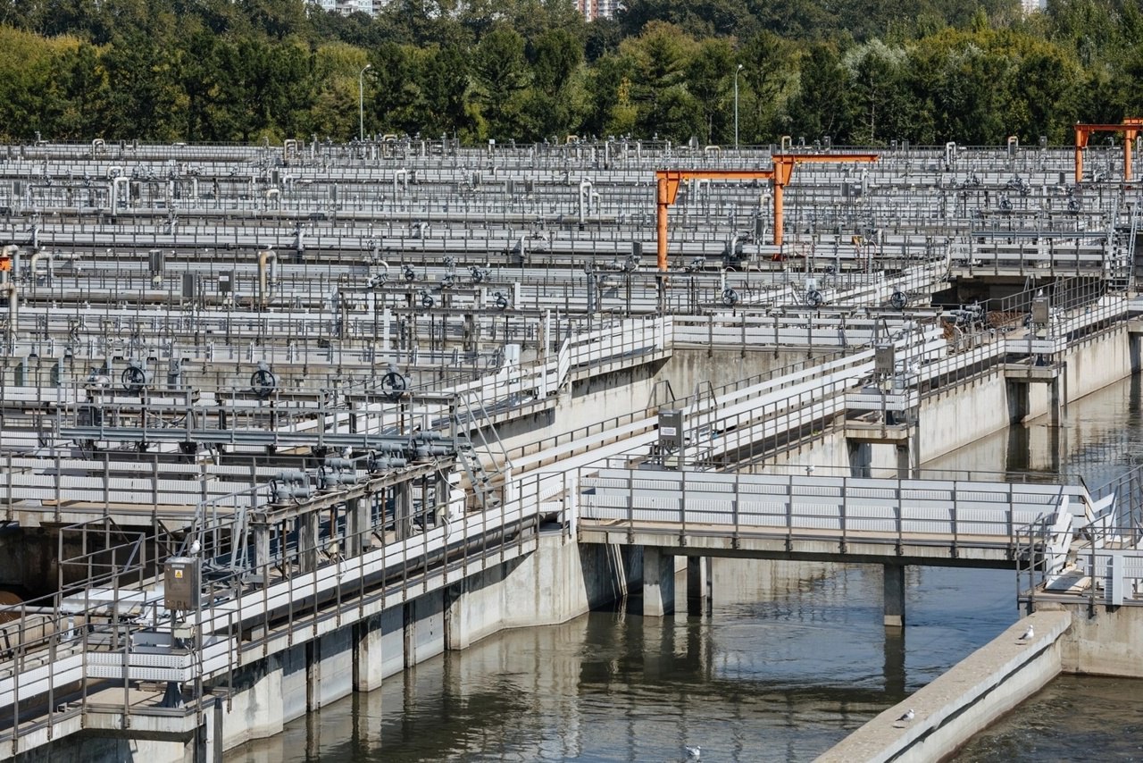 Около 490 млн кубометров 💦🚽сточной воды очистили сооружения Мосводоканала с начала года | Сетка — социальная сеть от hh.ru