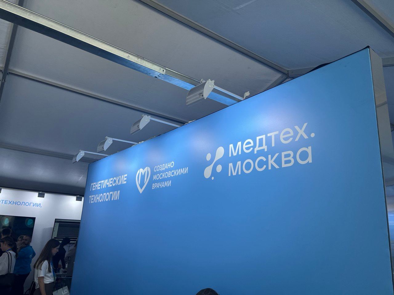 В конце мая посетил Startup Village в Сколково.
Провел 2 продуктивные встречи по нашему стартапу "Я Здоров"
1 | Сетка — социальная сеть от hh.ru
