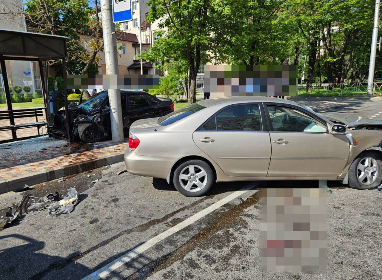 На перекрестке улицы Мира в Ставрополе столкнулись два автомобиля
Сегодня около 7:35 утра 74-летний водитель Toyota, поворачивая налево, не уступил дорогу "Ладе Гранте" | Сетка — социальная сеть от hh.ru