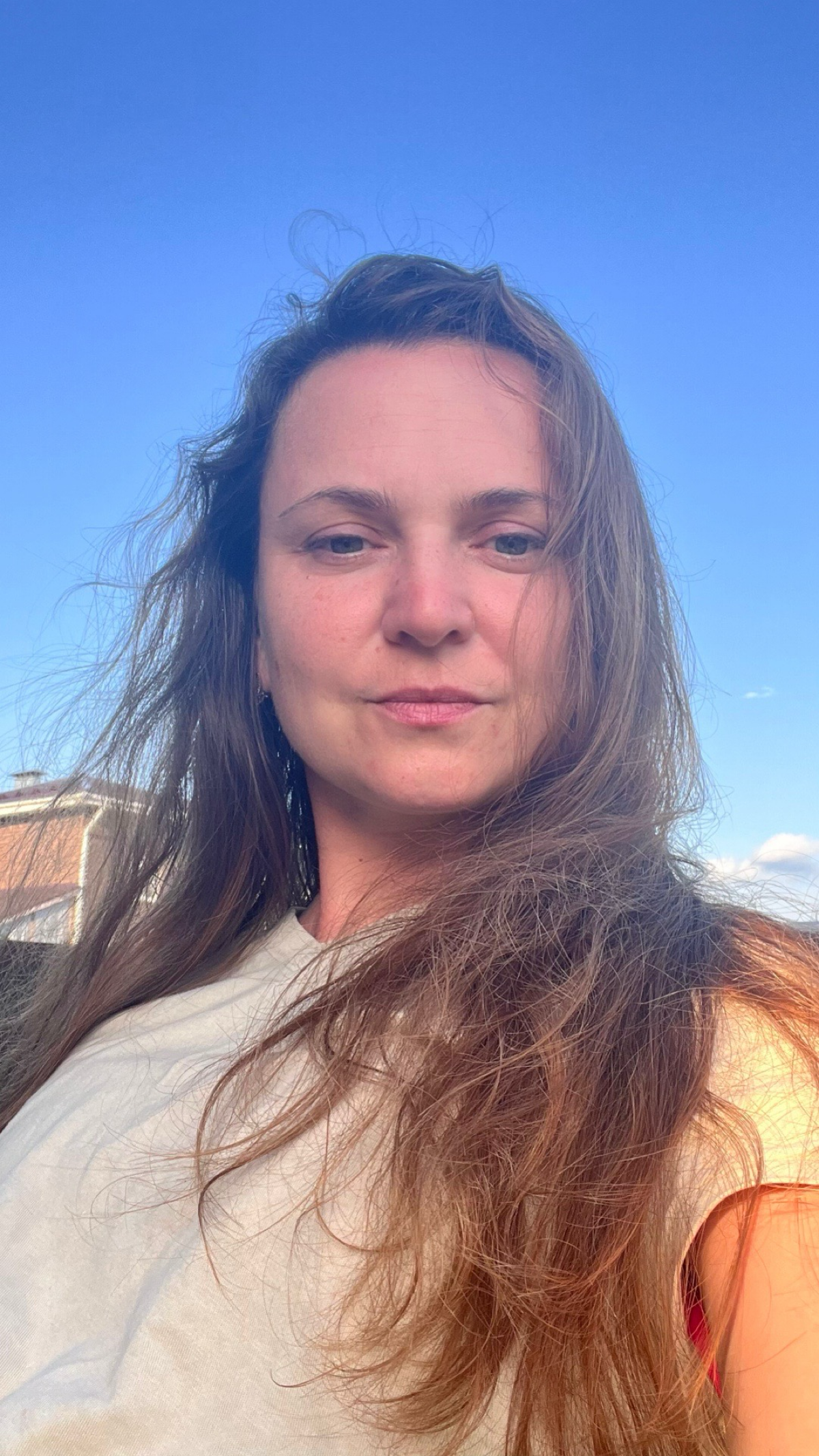 Жизнь за городом летом ощущается в полной мере! Это маленькая жизнь))) Ты наслаждаешь утром горячим кофе, под зонтом в своем огороде, а вечером ты едешь на встречу с друзьями на Покровку | Сетка — социальная сеть от hh.ru