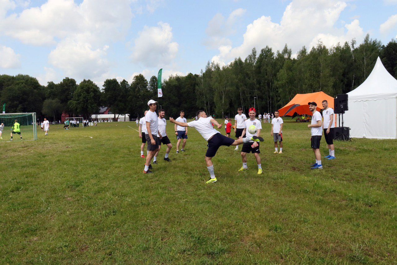 💪 Спорт закаляет — добро объединяет
Команда завода HAVAL в минувшие выходные приняла участие в благотворительном мини-футбольном турнире, посвященном 80-летию Победы | Сетка — социальная сеть от hh.ru