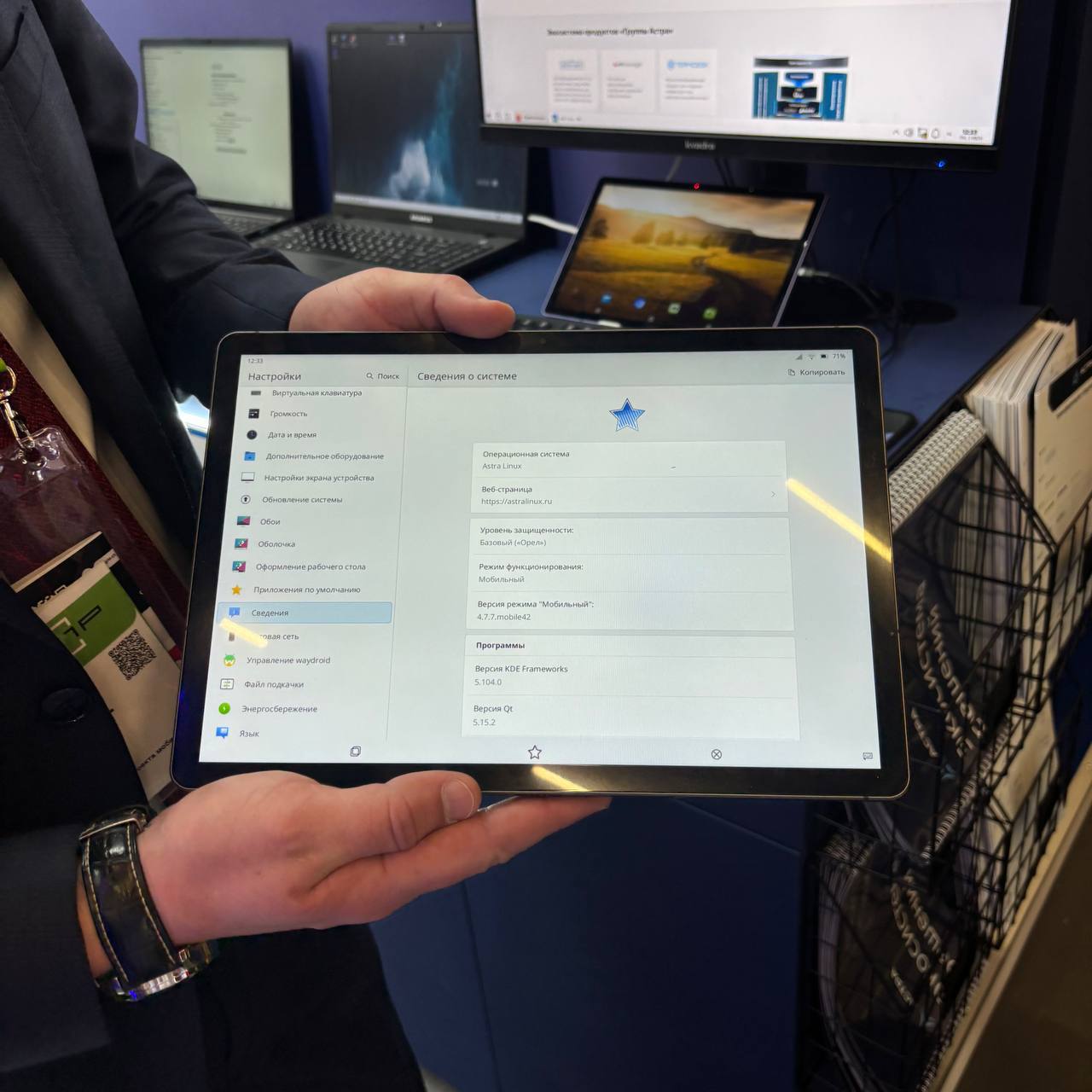 ⏺ «Группа Астра» и «Байтэрг» представили корпоративный планшет Oko Tab Pro 5 с предустановленной ОС Astra Linux Mobile
Планшет ОКО Tab 5 PRO оснащен восьмиядерным процессором с тактовой частотой 2,4 Г... | Сетка — социальная сеть от hh.ru