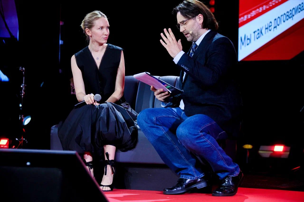 А вот и полный фотоотчет SM AWARDS CEREMONY
Чтобы не потеряться, отсортировали по дням. Ищите себя, забирайте, публикуйте и не забывайте отмечатьнаш аккаунт 😉😉 | Сетка — социальная сеть от hh.ru