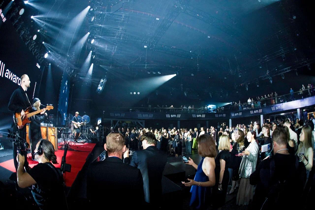 А вот и полный фотоотчет SM AWARDS CEREMONY
Чтобы не потеряться, отсортировали по дням. Ищите себя, забирайте, публикуйте и не забывайте отмечать наш аккаунт 😉😉 | Сетка — социальная сеть от hh.ru