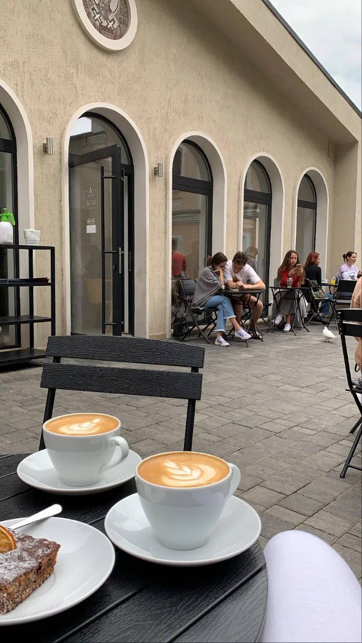 🌱Самые зеленые веранды в Москве
⭐ЦДЛ
📍ул. Поварская, 50/53, стр. 1
⭐Кафе Пушкинъ
📍Тверской б-р, 26А
⭐Muse
📍Б. Никитская ул., 14/2, стр. 7
⭐Antipa
📍Колымажный пер., 8/4, стр. 7
⭐Интеллигенция
📍ул | Сетка — социальная сеть от hh.ru