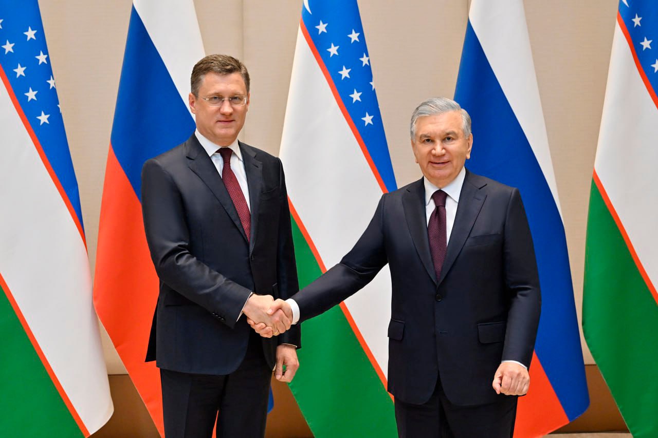 Александр Новак совершил рабочую поездку в Республику Узбекистан
⚡️В ходе встречи с главой Узбекистана стороны обсудили перспективы расширения сотрудничества в нефтегазовой, угольной, энергетической, ... | Сетка — социальная сеть от hh.ru