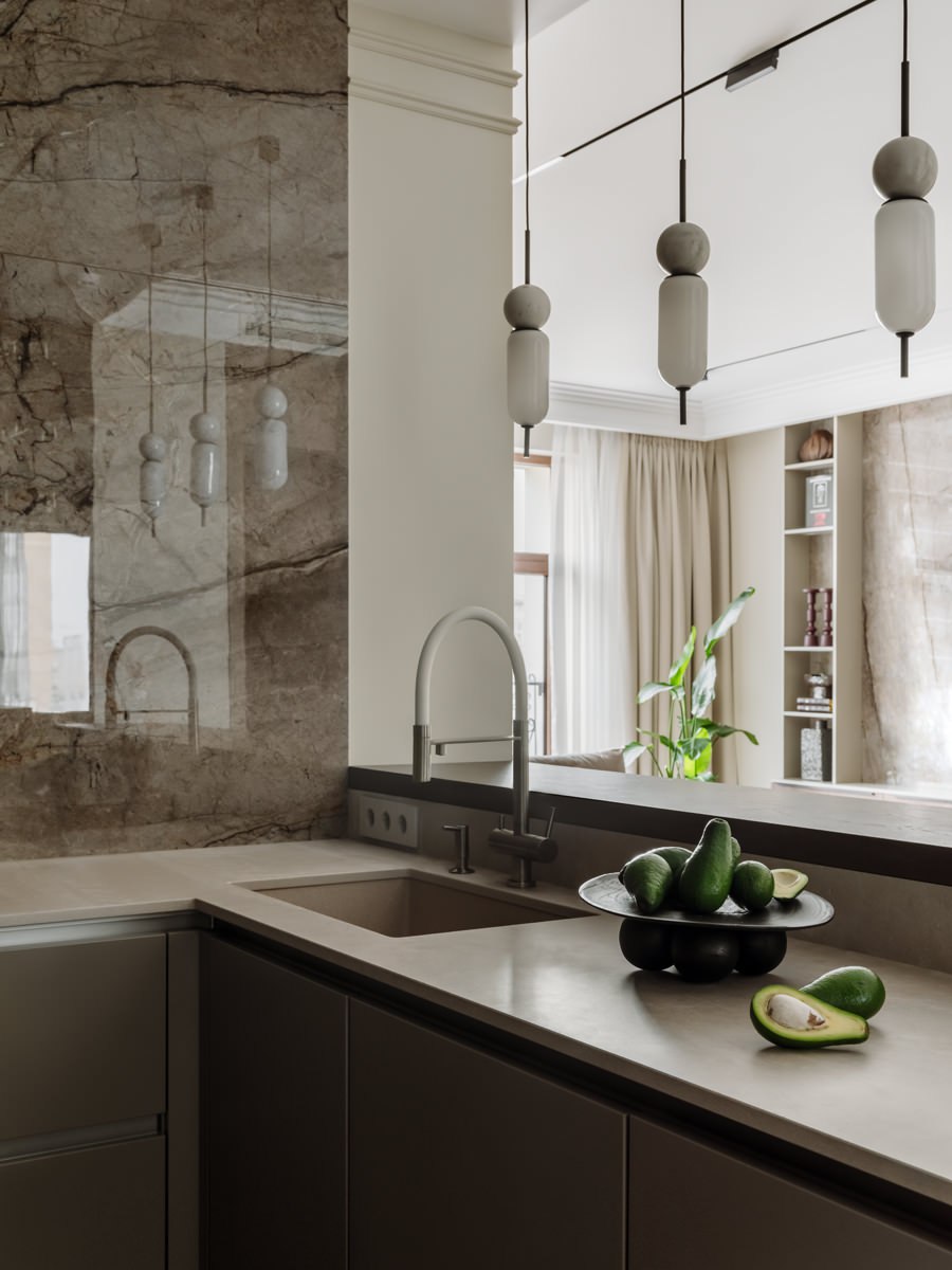 Подоконники-диваны, роспись стен под обои, скрытые модули для хранения и многое другое в проекте дизайнера Анны Мизюры. Смотрите и читайте на сайте wajournal.ru
Автор проекта: дизайнер Анна Мизюра | Сетка — социальная сеть от hh.ru