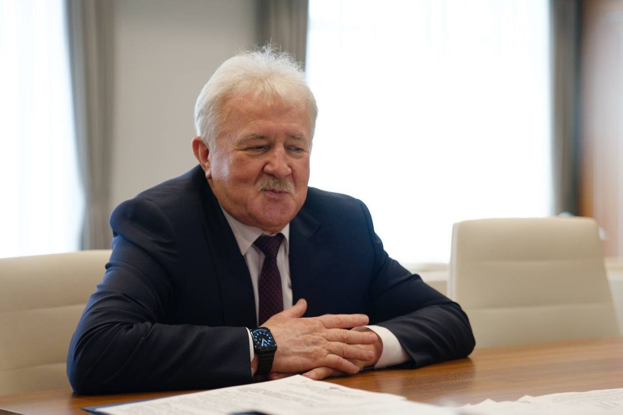 Министр строительства и ЖКХ РФ Ирек Файзуллин провел рабочую встречу с председателем Комитета Госдумы по транспорту и развитию транспортной инфраструктуры Евгением Москвичевым
▶️Обсудили вопросы разви... | Сетка — социальная сеть от hh.ru