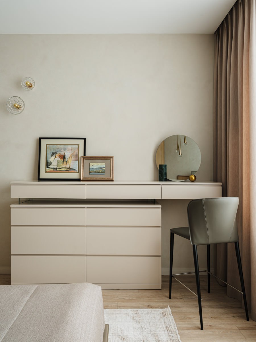 Функциональный минимализм и люстра с женским именем в проекте дизайнера Марии Детковой. Смотрите на сайте wajournal.ru
Автор проекта: дизайнер Мария Деткова.
Фотограф: Наталья Бочкова | Сетка — социальная сеть от hh.ru