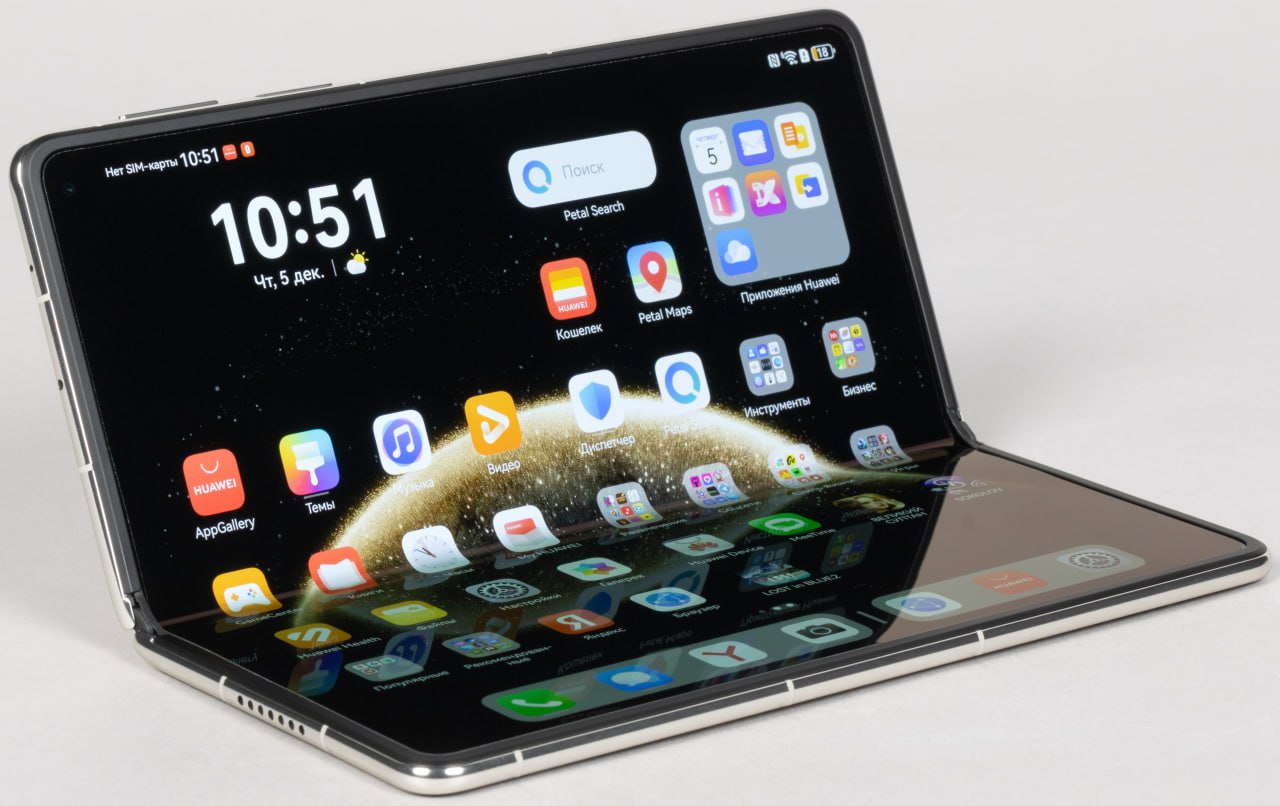 ⏺ Обзор смартфона Huawei Mate X6
В продолжение темы интересных, ну как минимум мне, смартфонов. Получил я в свои руки интересное устройство, а именно фолдер | Сетка — социальная сеть от hh.ru