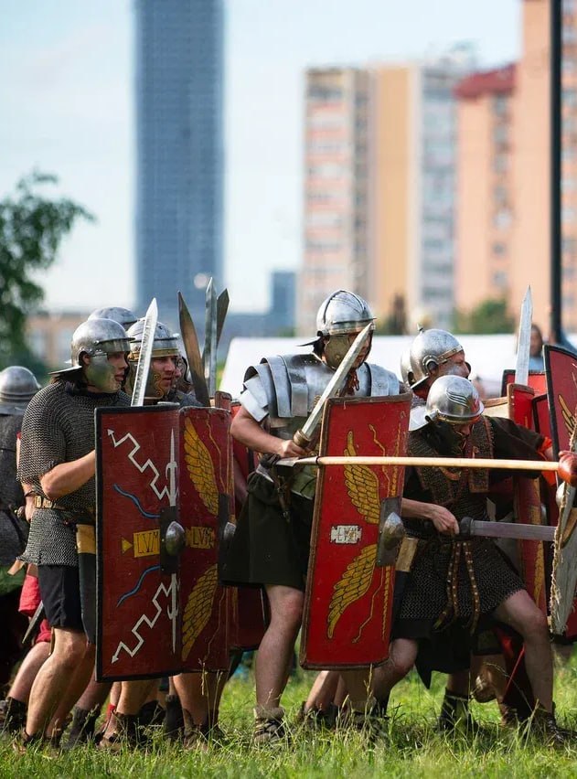 #афиша #четверг #12июня
📌АФИША МЕРОПРИЯТИЙ
12 июня
🎤INSTASAMKA, Татьяна Куртукова, ВEARWOLF бесплатно выступят в Парке Ходынское поле 
📍Ходынский б-р, 10Б
🥘Гастрономические шоу с дегустациями пройдут ... | Сетка — социальная сеть от hh.ru