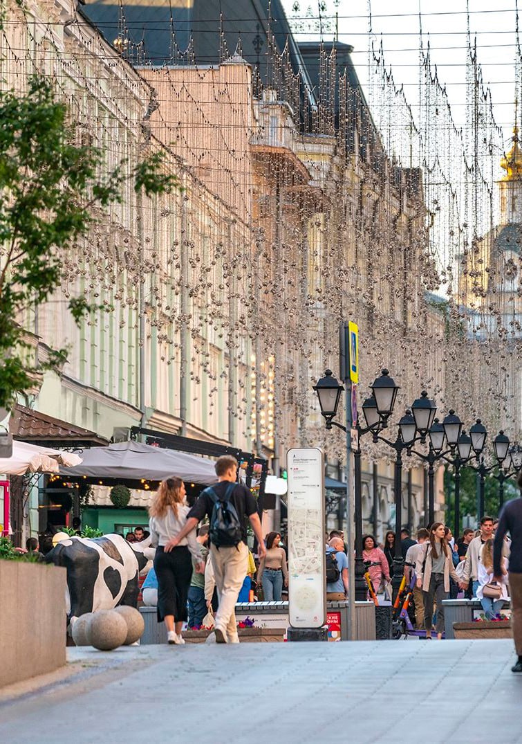🗣Бесплатные экскурсии в рамках проекта «Лето в Москве»
с 14 июня каждые выходные
Участники узнают, что принято называть готическим архитектурным чудом и почему Мясницкая считается главной чайной улице... | Сетка — социальная сеть от hh.ru