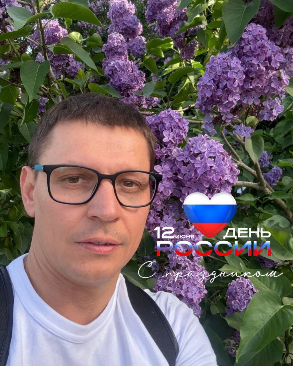 🤍 С Днём России, друзья! В этот особенный день мы отмечаем нашу уникальность, силу и единство. Каждый из нас — это частичка великой страны, и вместе мы способны на многое | Сетка — социальная сеть от hh.ru