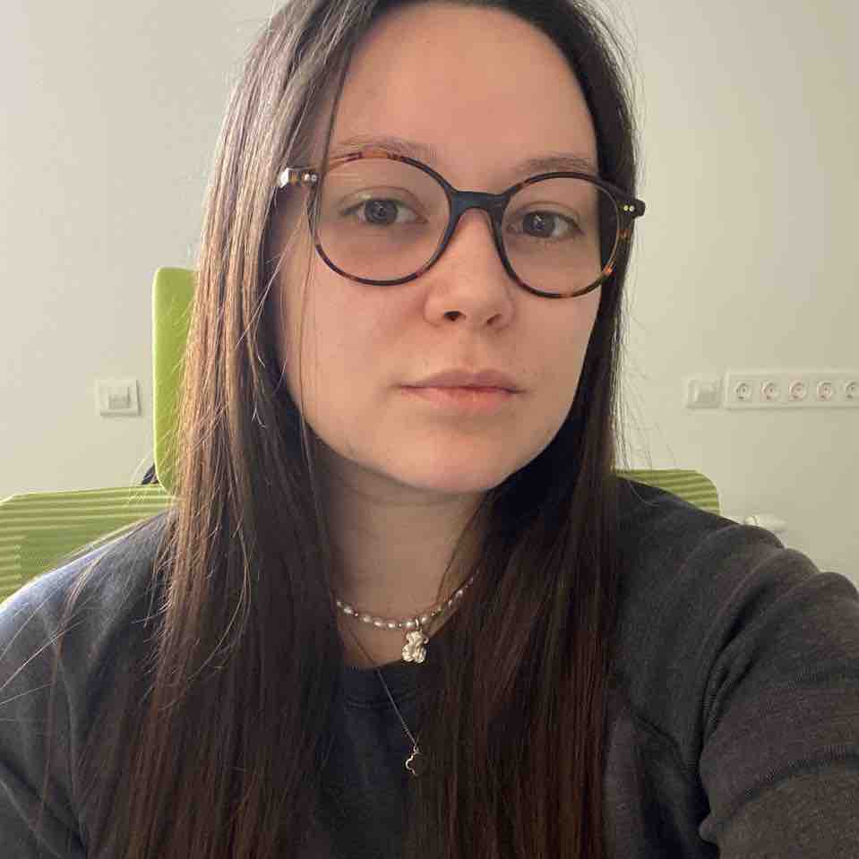 Лена Емельянова