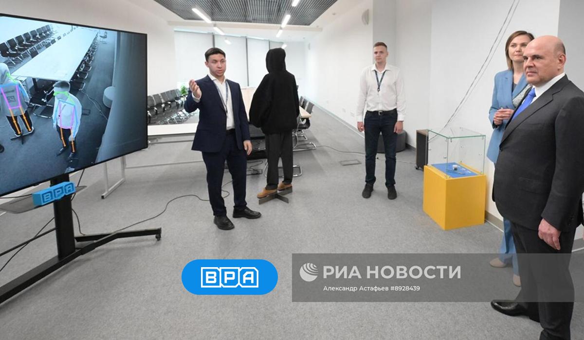 Привет, друзья!
Мы так и не рассказали вам, как к нам в офис в кластере «Ломоносов» заглянули Михаил Мишустин и Сергей Собянин — а впечатлений накопилось много | Сетка — социальная сеть от hh.ru