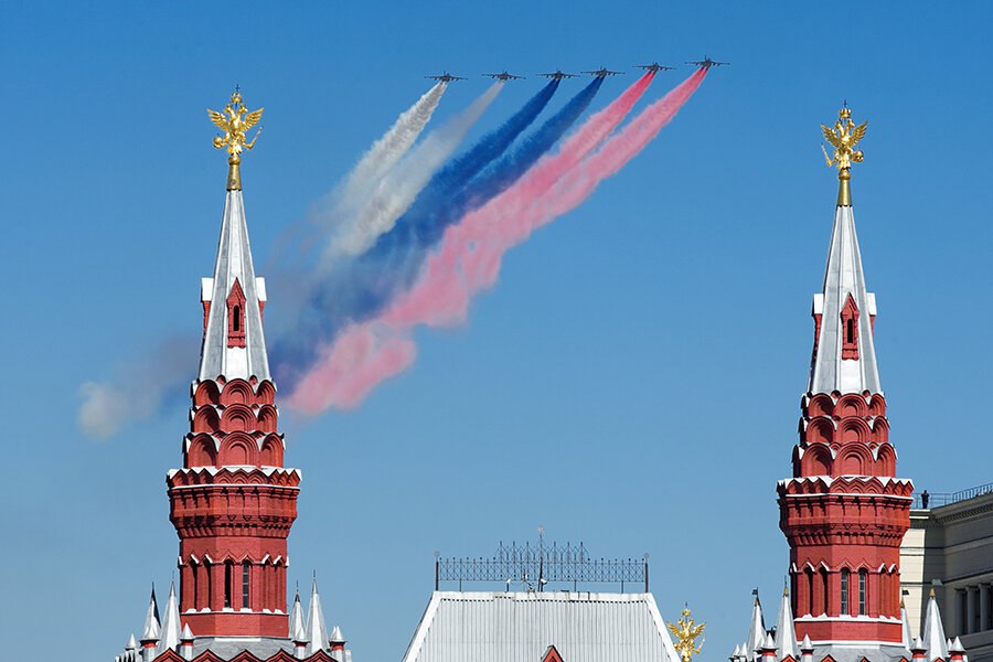 Итак, друзья, настала пора нам с Катей поздравить Вас с Днём России! 
Этот праздник — второй праздник, подчёркивающий государственность и целостность нашей страны | Сетка — социальная сеть от hh.ru