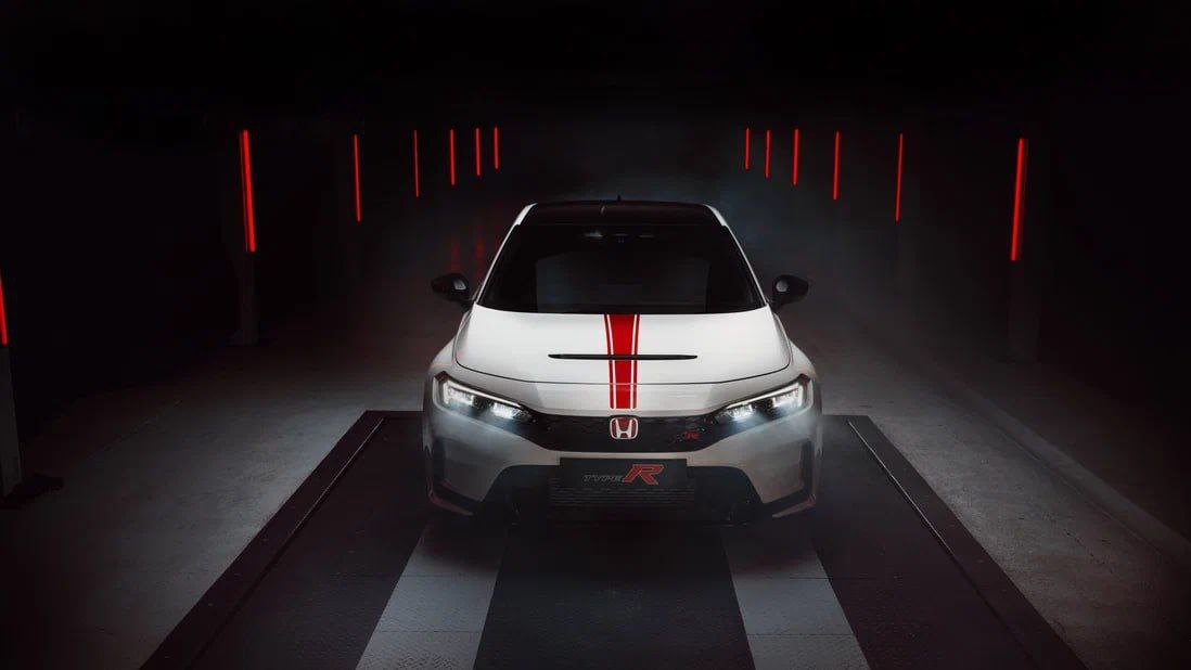❤️ Honda выпустила прощальную спецверсию легендарной Civic Type R для Европы
Отличия от оригинальной версии — только дизайнерские: белый кузов оклеили красными элементами и добавили карбоновые вставки | Сетка — социальная сеть от hh.ru