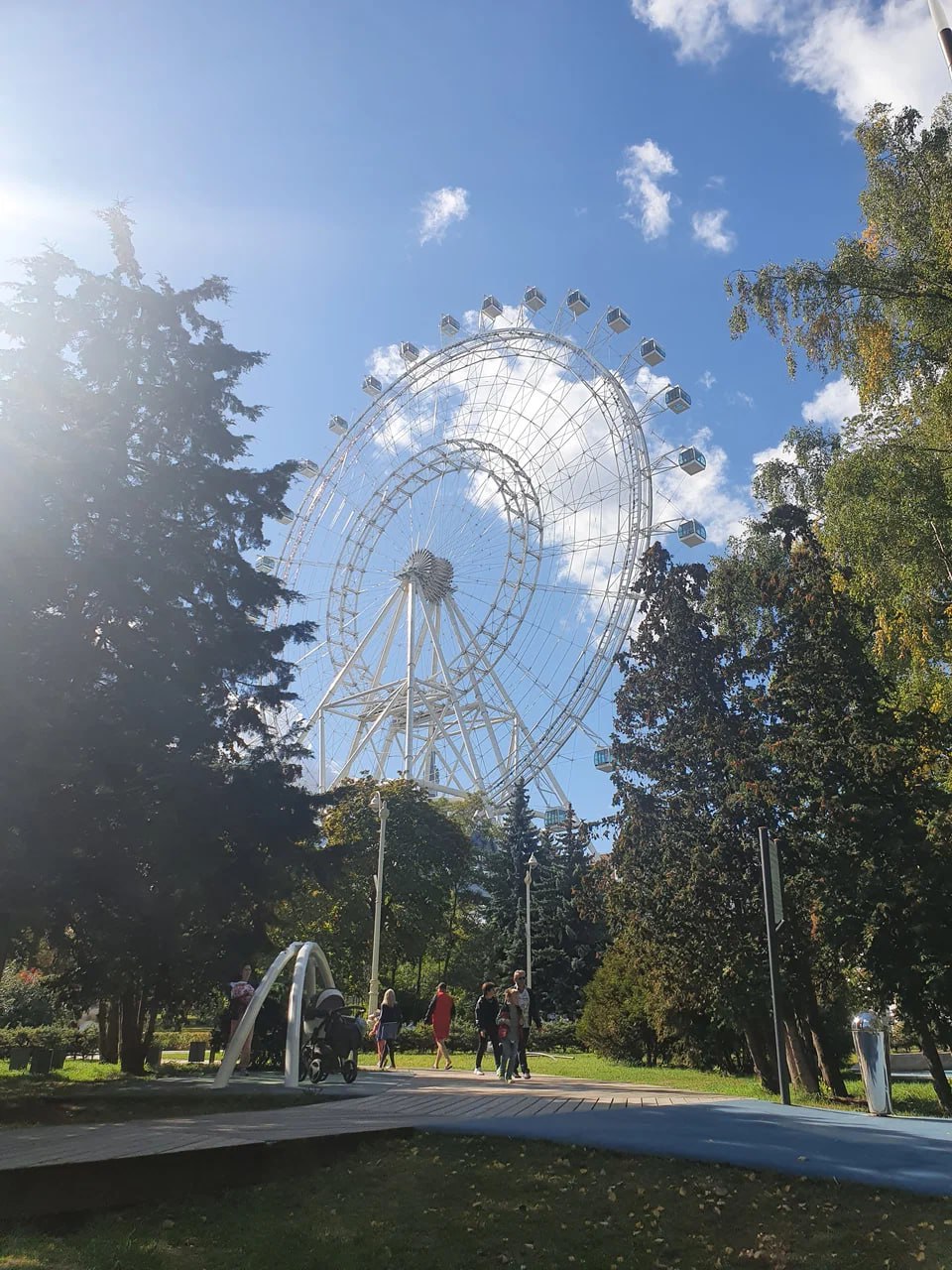 Где прокатиться на колесе обозрения в Москве?
🎡Колесо обозрения в Измайловском парке
📍Измайловский парк
🎡Колесо обозрения в парке «Сказка»
📍Парк «Сказка»
🎡«Солнце Москвы»
📍2-я Останкинская ул | Сетка — социальная сеть от hh.ru