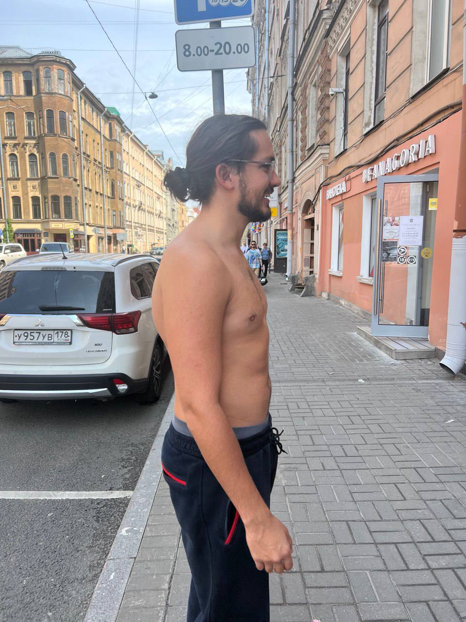 Фотку до не приготовил. Есть только времен 2020. Ну шо, кстати, думаю упороться по спорту
Думаю! Еще не решил. У меня как со спортом вообще — он пронизывает мою жизнь | Сетка — социальная сеть от hh.ru