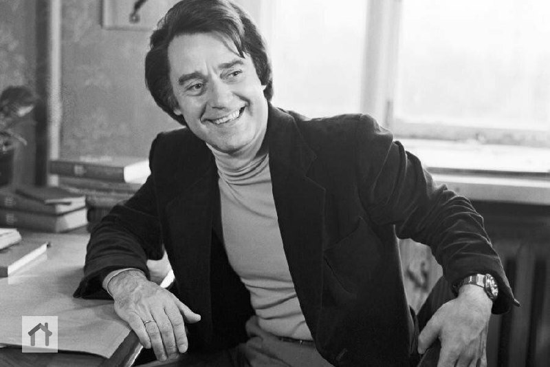 У мужчины должен быть характер.
Лучше, если тихий,
Словно кратер,
Под которым буря и огонь.
У мужчины должен быть характер,
Добрый взгляд
И крепкая ладонь | Сетка — социальная сеть от hh.ru