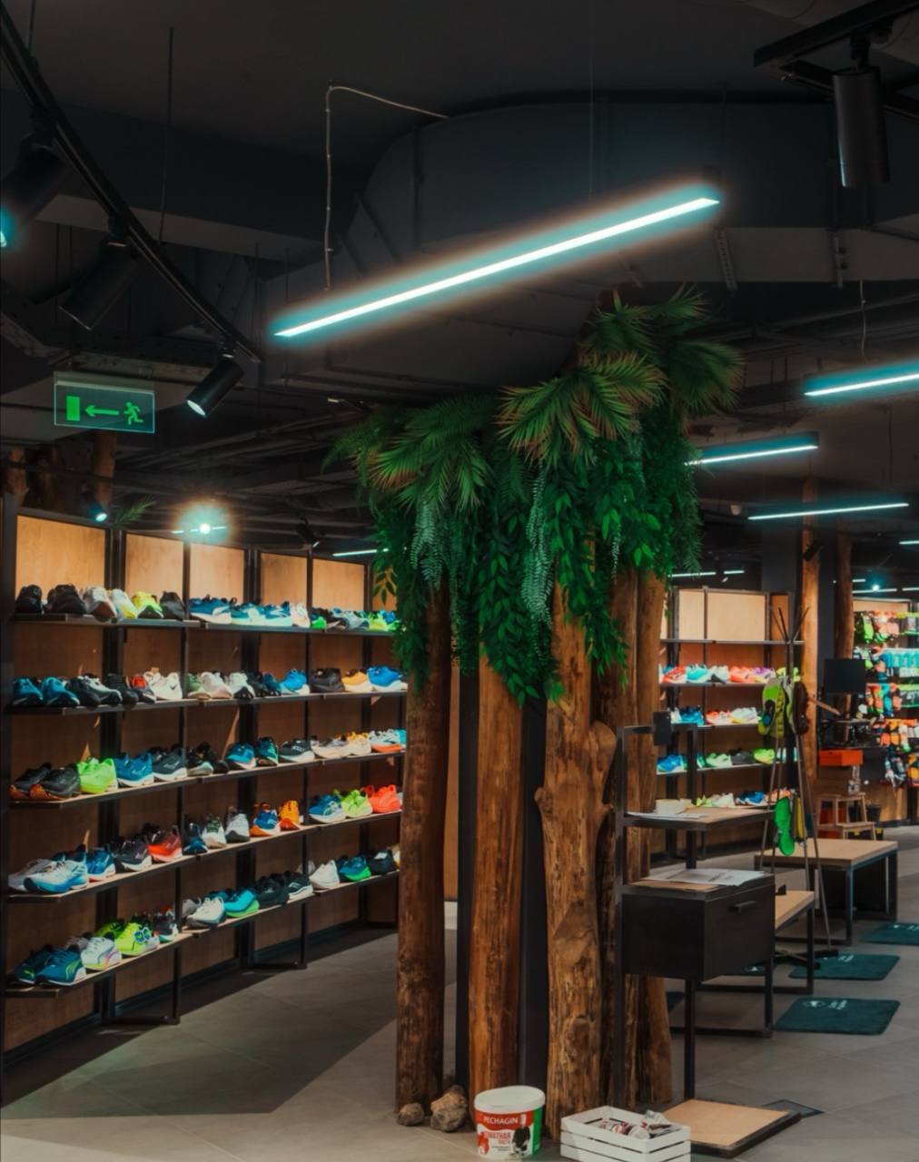 Массовый бег развивается не только большим количеством участников и постоянными sold out на событиях. Одним из важных факторов роста - открытие беговых магазинов | Сетка — социальная сеть от hh.ru