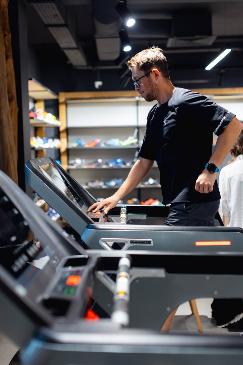 Массовый бег развивается не только большим количеством участников и постоянными sold out на событиях. Одним из важных факторов роста - открытие беговых магазинов | Сетка — социальная сеть от hh.ru