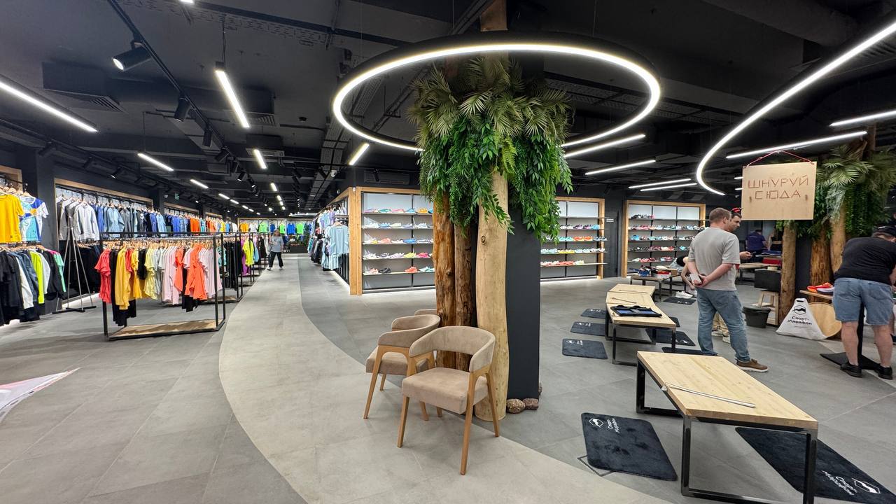 Массовый бег развивается не только большим количеством участников и постоянными sold out на событиях. Одним из важных факторов роста - открытие беговых магазинов | Сетка — социальная сеть от hh.ru