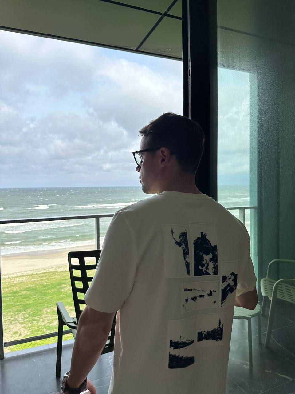 МЫСЛИ С БАЛТИЙСКОГО ПОБЕРЕЖЬЯ 🌊
Недавно я провёл День рождения и несколько дней на Балтийском побережье, в маленьком городке Зеленоградске ☀️
Захотелось вернуться сюда снова, спустя несколько лет и сн... | Сетка — социальная сеть от hh.ru