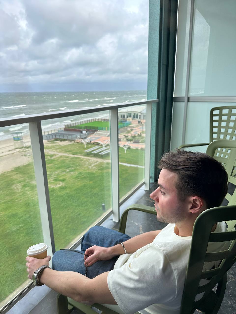 МЫСЛИ С БАЛТИЙСКОГО ПОБЕРЕЖЬЯ 🌊
Недавно я провёл День рождения и несколько дней на Балтийском побережье, в маленьком городке Зеленоградске ☀️
Захотелось вернуться сюда снова, спустя несколько лет и сн... | Сетка — социальная сеть от hh.ru