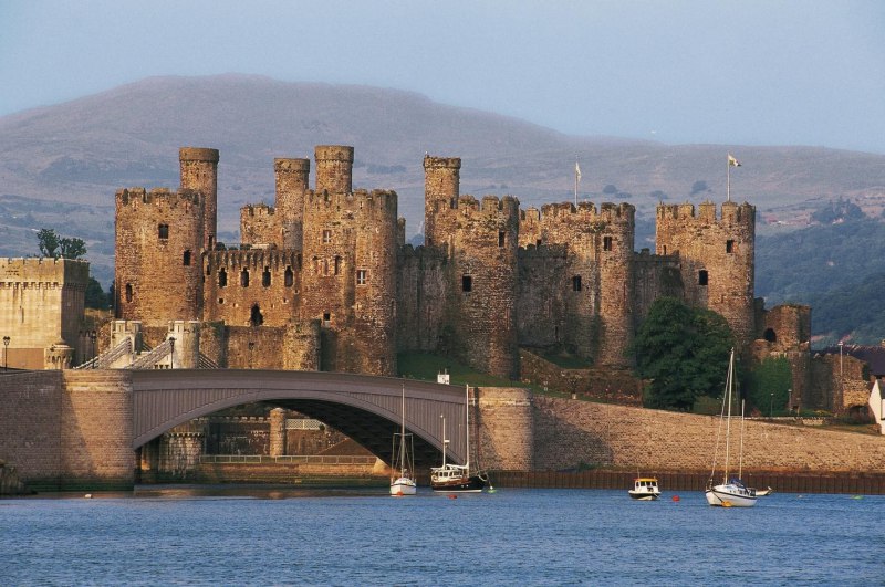 Best Luxury Trips for Medieval History Lovers
Discover the charm of Conway Castle in Conwy, Wales, nestled in the scenic North of the country | Сетка — социальная сеть от hh.ru
