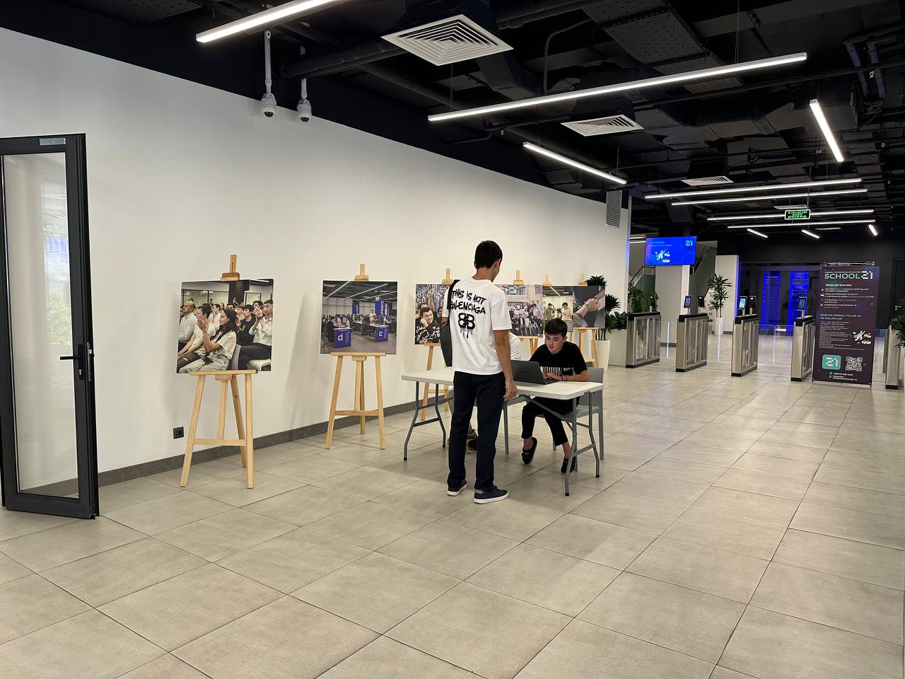 Друзья, регистрация открыта, отметьтесь перед входом, пожалуйста, и проходите. Волонтеры направят | Сетка — социальная сеть от hh.ru