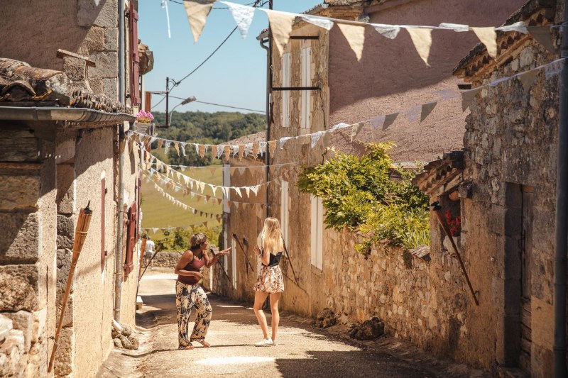 Forget Hotels, Renting Whole Villages Is This Summer’s Vacation Trend
Experience the Ultimate in Luxury Travel with MWR LIFE: Castelnau des Fieumarcons by Isasouri
Americans are driving a new trend—a ... | Сетка — социальная сеть от hh.ru