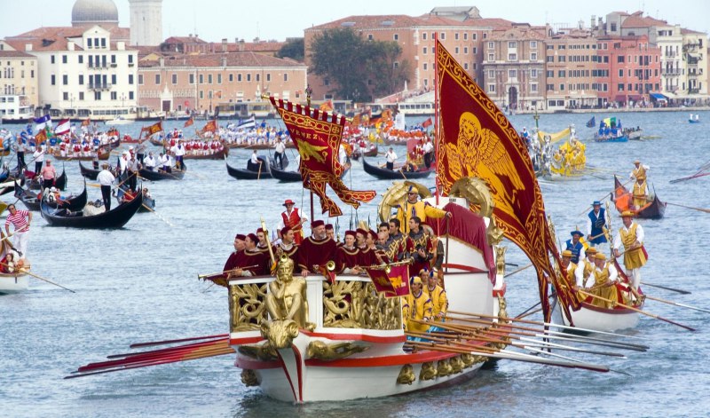 Best Summer Events 2025
Decorated Boats on the Grand Canal in Venice for the "Historical Regatta" which takes place each September | Сетка — социальная сеть от hh.ru