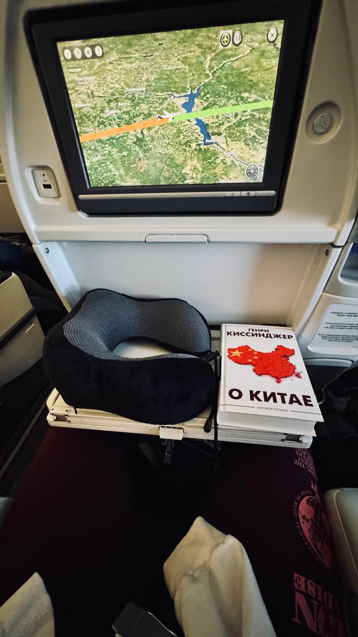 — Алло, я в Шанхай лечу, некогда говорить
— Но ты сам позвонил!
— Неважно
Так как поездка рабочая, ждите контент ✈️🇨🇳 | Сетка — социальная сеть от hh.ru