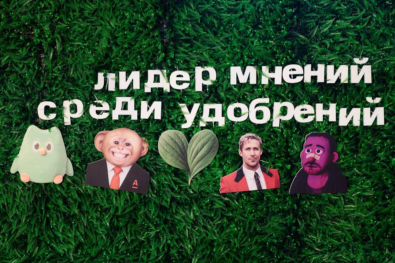 🧠 Квиз, где я был командой сам себе и увёз домой бибизяна
План был простой: пойти на квиз любимого канала @lider с женой и другом. В честь 4-летия канала, всё такое | Сетка — социальная сеть от hh.ru