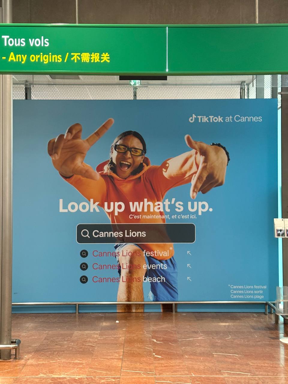 Первое что ты видишь в аэропорту Ниццы это реклама Тик Ток на Cannes Lions. В трех действиях: участвуют в самом фестивале, в его ивентах и организуют что то на пляже.
Завтра стартует Cannes Lions 2025 | Сетка — социальная сеть от hh.ru