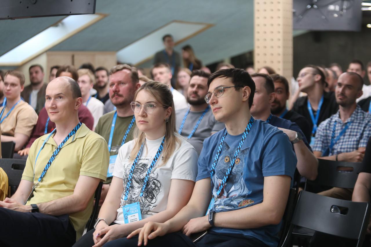 📸 Если вы знаете, когда дизайнеры плачут, почему ИИ не смог заменить всех на заводе и как ГОСТ связан с программированием, значит, вы были на Vladimir Tech Talk #30 | Сетка — социальная сеть от hh.ru